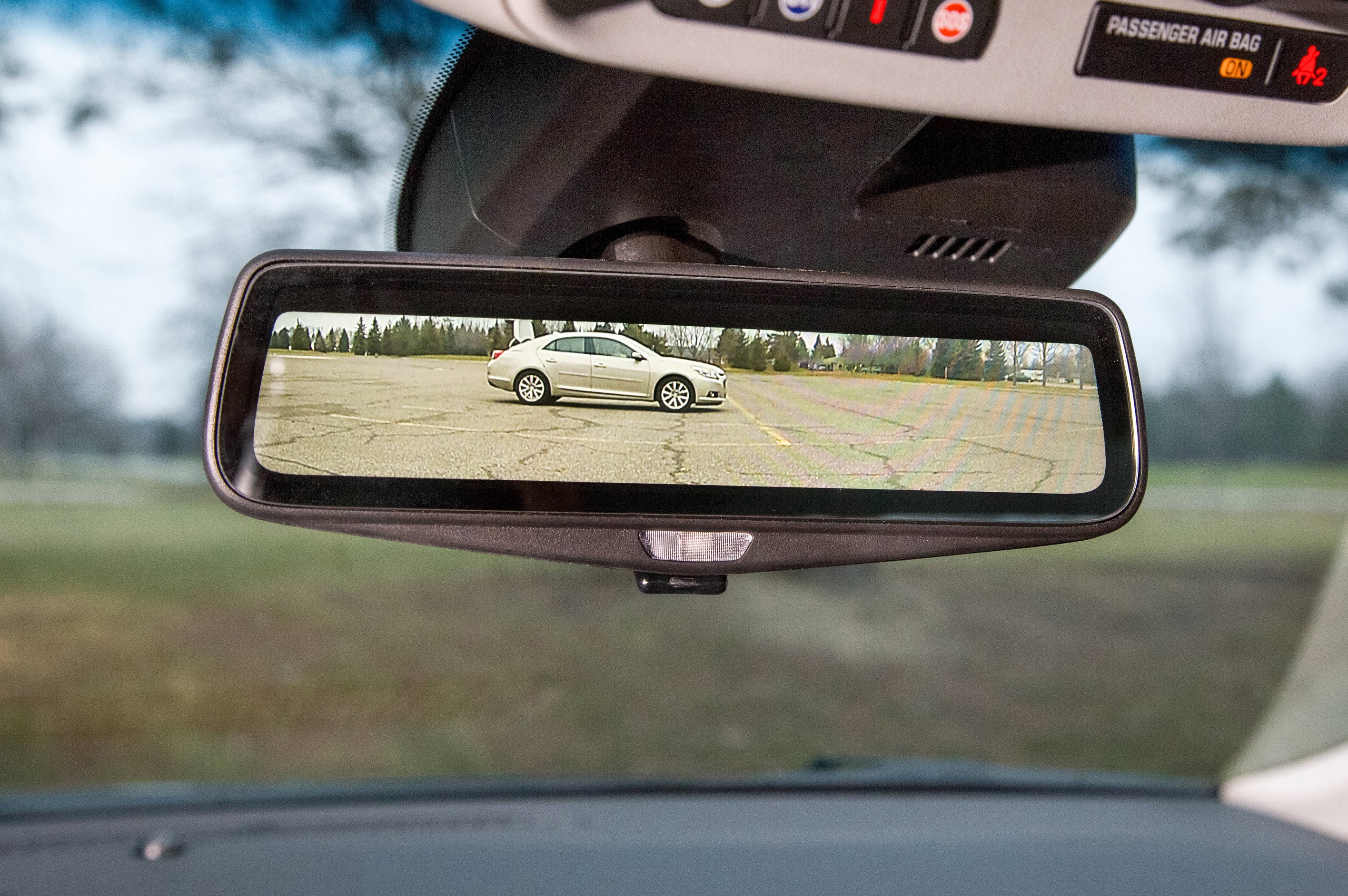 Cadillac sustituirá el espejo retrovisor por una pantalla que mostrará imágenes de una cámara HD