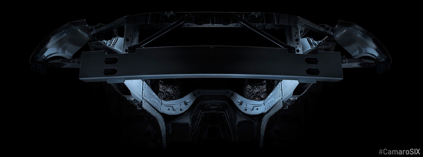 El Chevrolet Camaro 2016 revela sus entrañas en las dos primeras imágenes