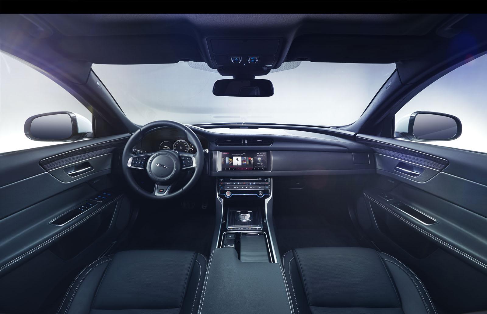 El nuevo Jaguar XF nos enseña su interior