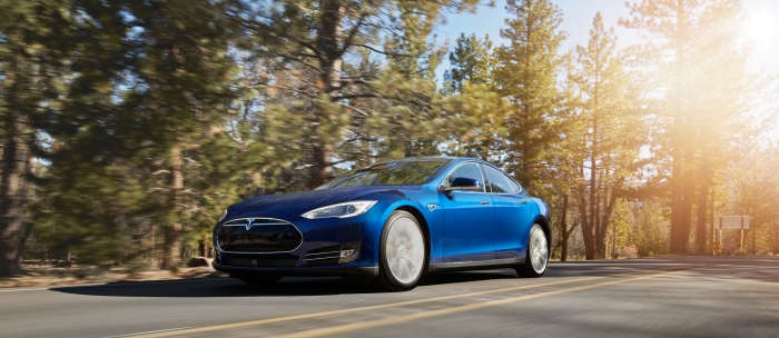 Nuevo Tesla Model S 70D, el escalón de acceso a la gama se actualiza