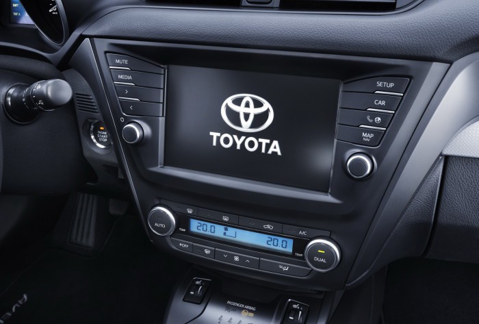 2015-ToyotaAvensis-93