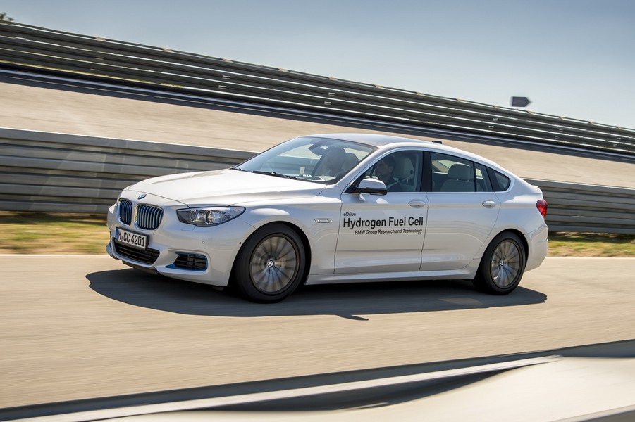 BMW presenta dos modelos con pila de combustible basados en el i8 y la Serie 5
