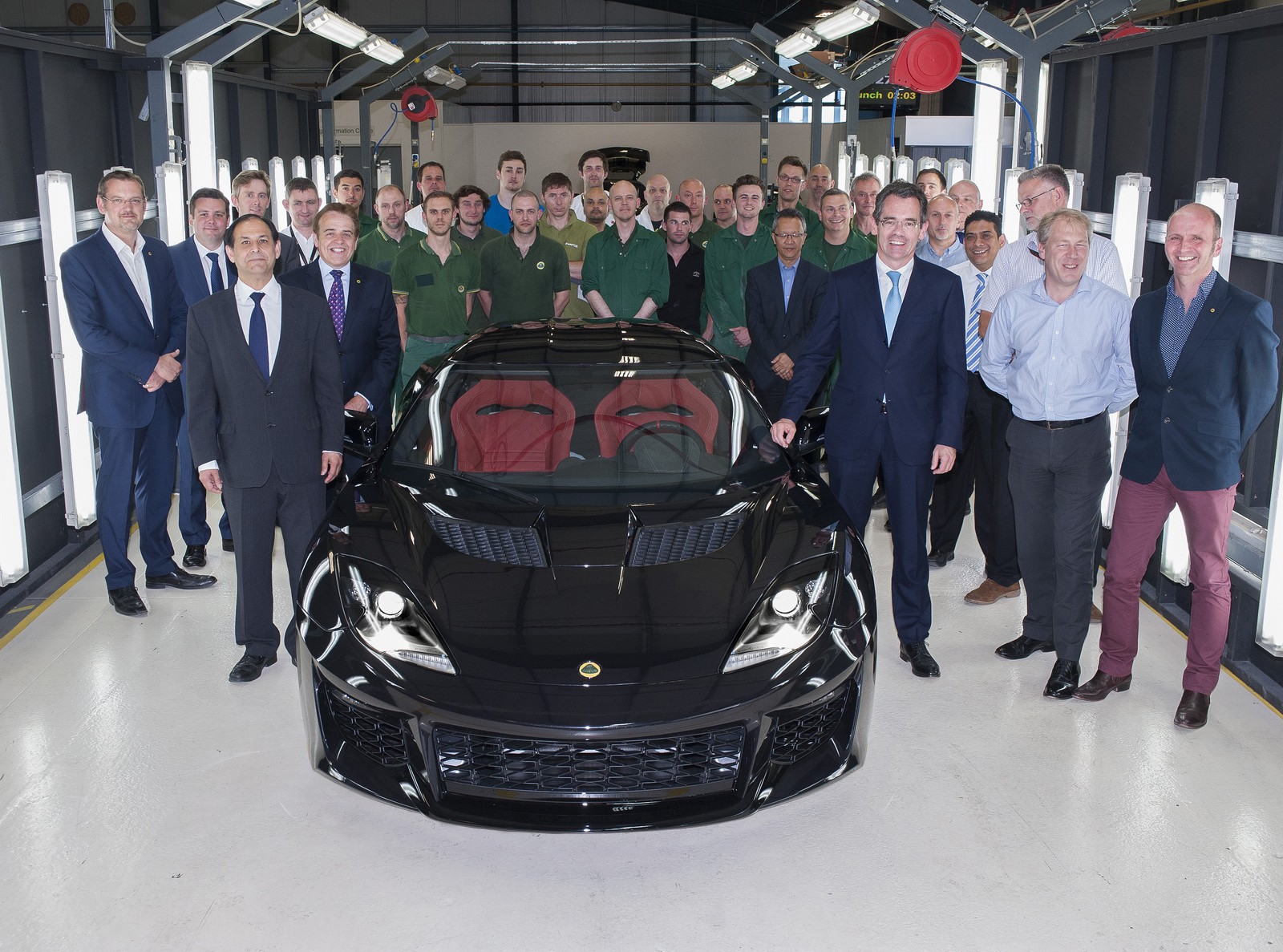 El Lotus Evora 400 sale de la planta de montaje en el Reino Unido