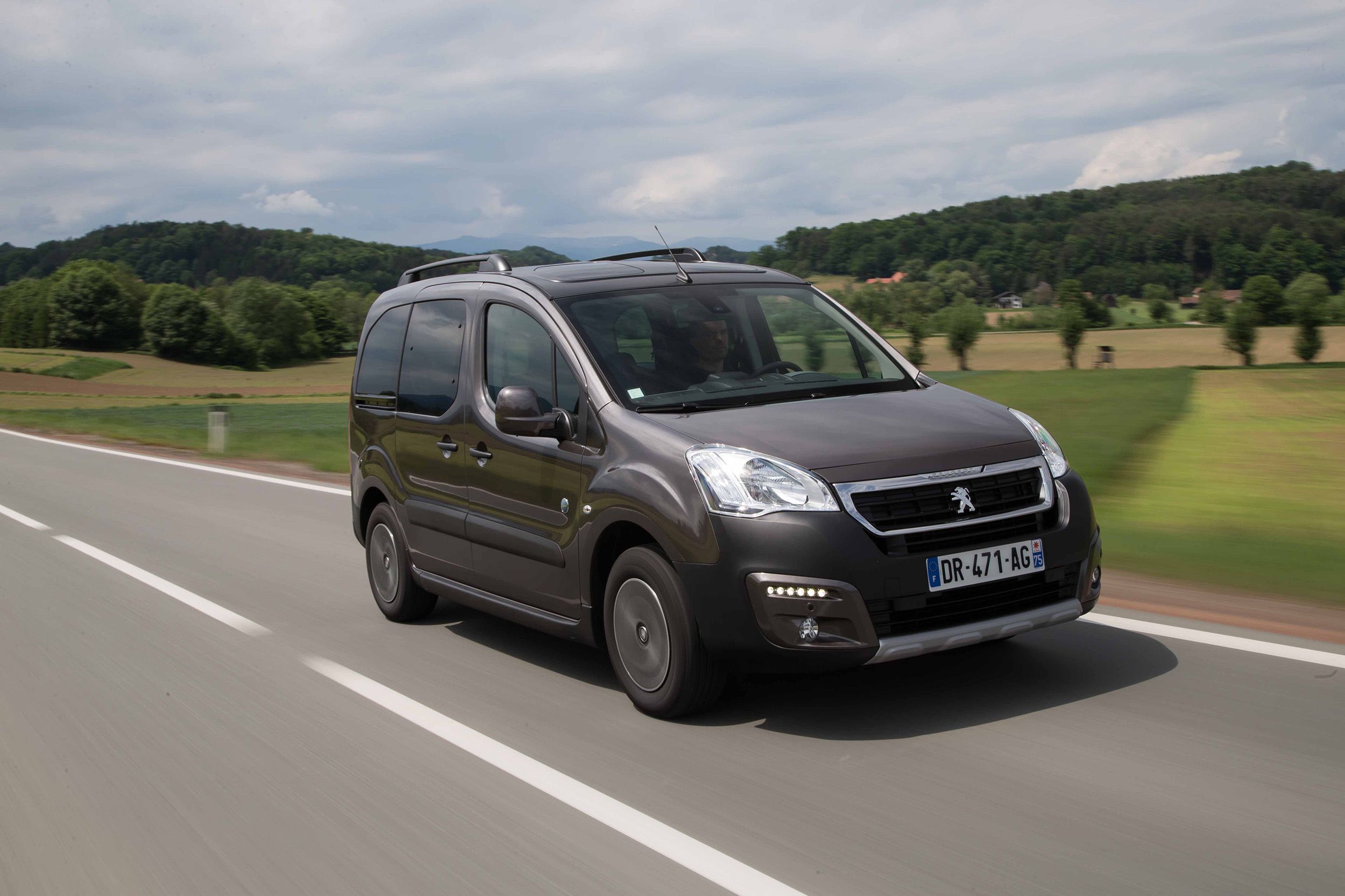 Peugeot Tepee Outdoor BlueHDi se revela como un ludovolumen con mínimas emisiones