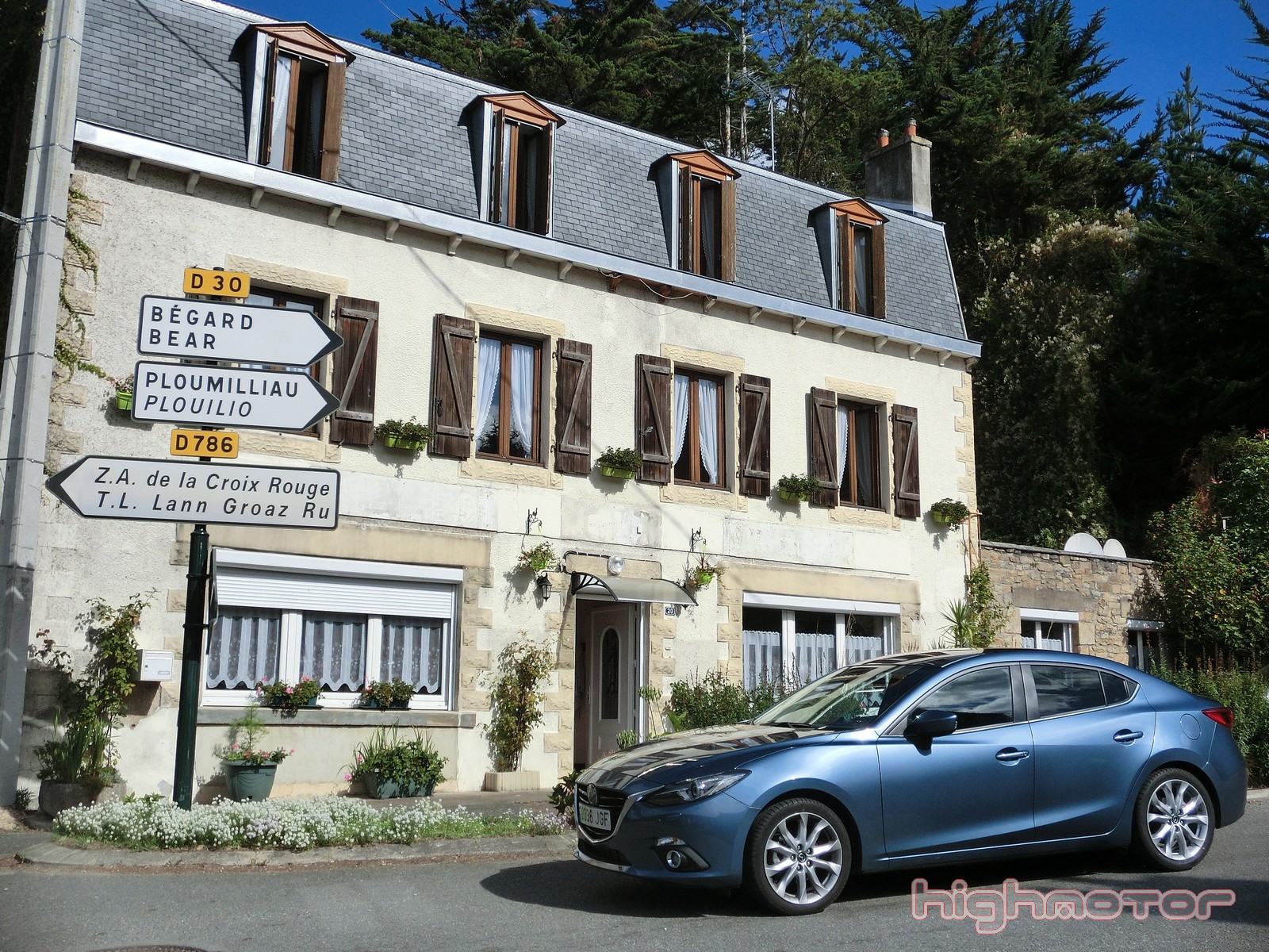 Prueba Mazda3 Sportsedan en ruta: De Brest a Caen