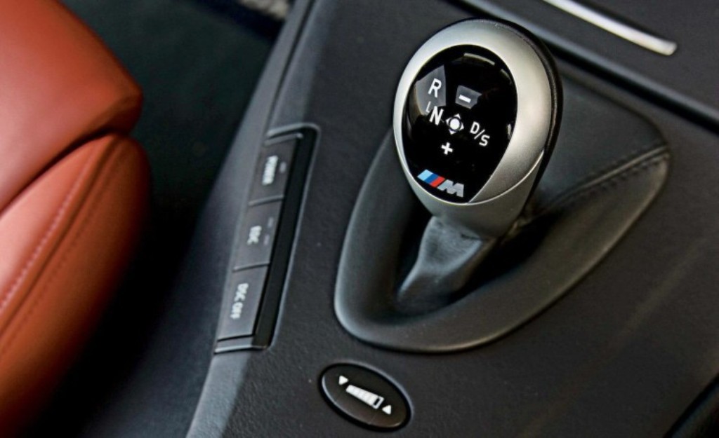 BMW trabaja en una transmisión DCT para los modelos de tracción delantera