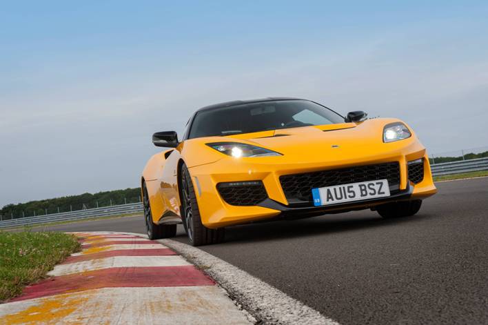 El Lotus Evora 400 nos sorprende en un vídeo circulando por carretera y circuito