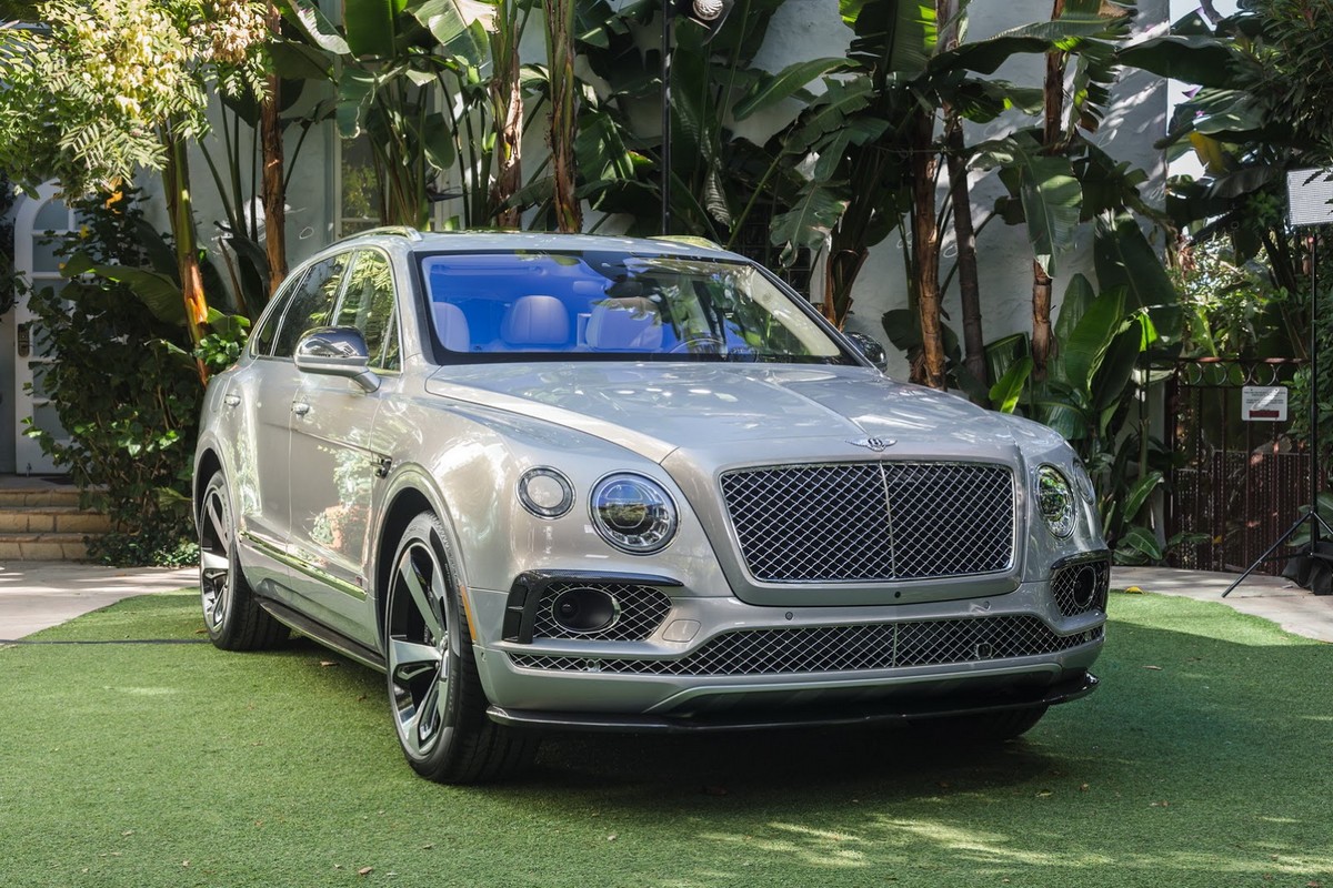 Bentley Parades Bentayga presenta las unidades de su Primera Edición