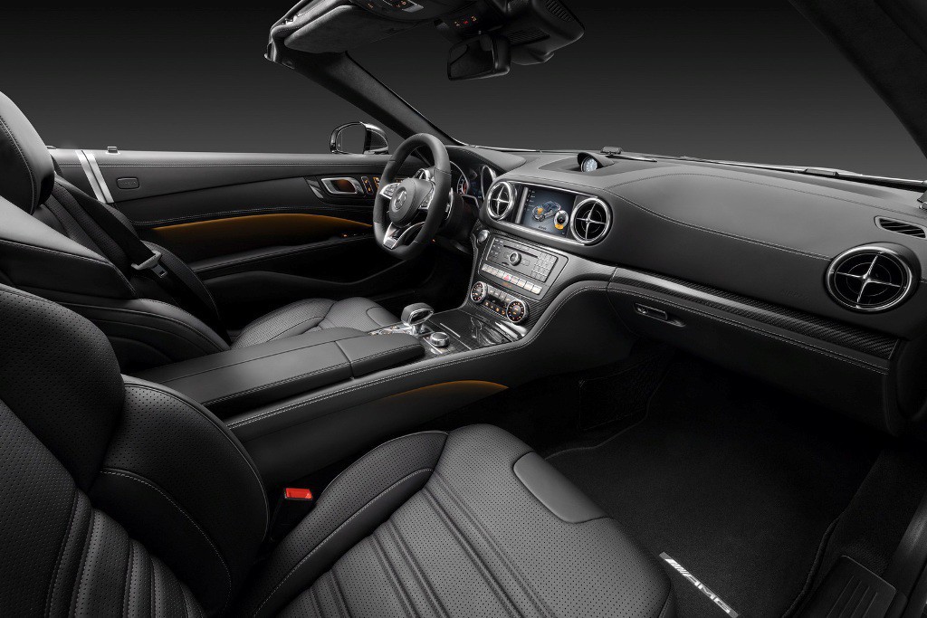 Mercedes-AMG SL 63, Polsterung: Leder schwarz, Zierteile: AMG Carbon