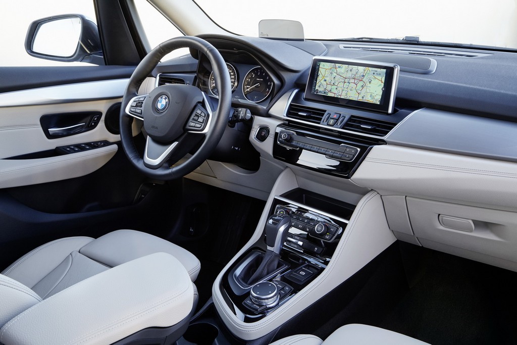 2015-BMW225xe-76