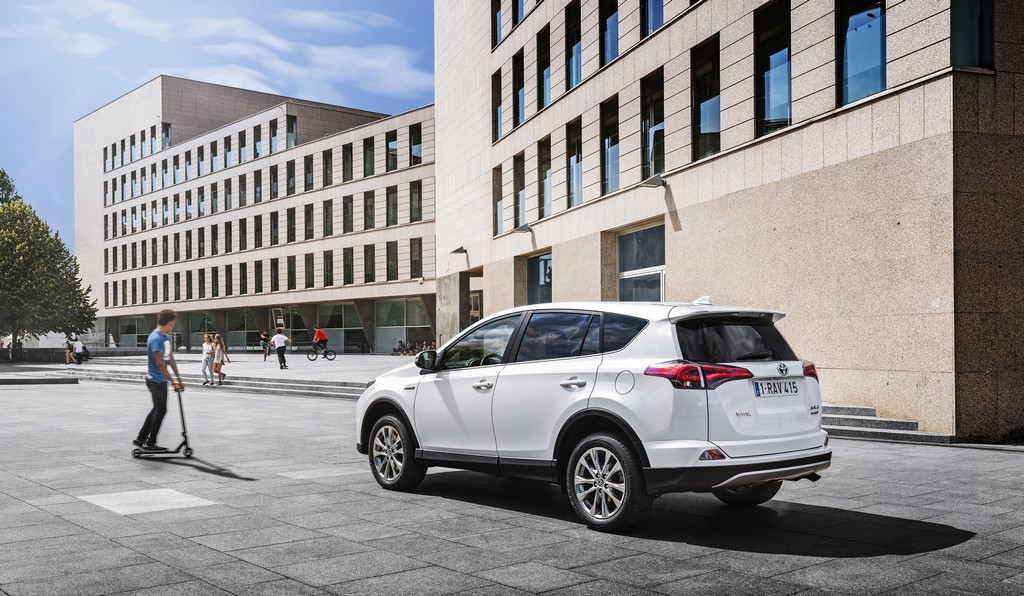 Toyota nos muestra el RAV4 Hybrid, un SUV para disfrutar reduciendo emisiones