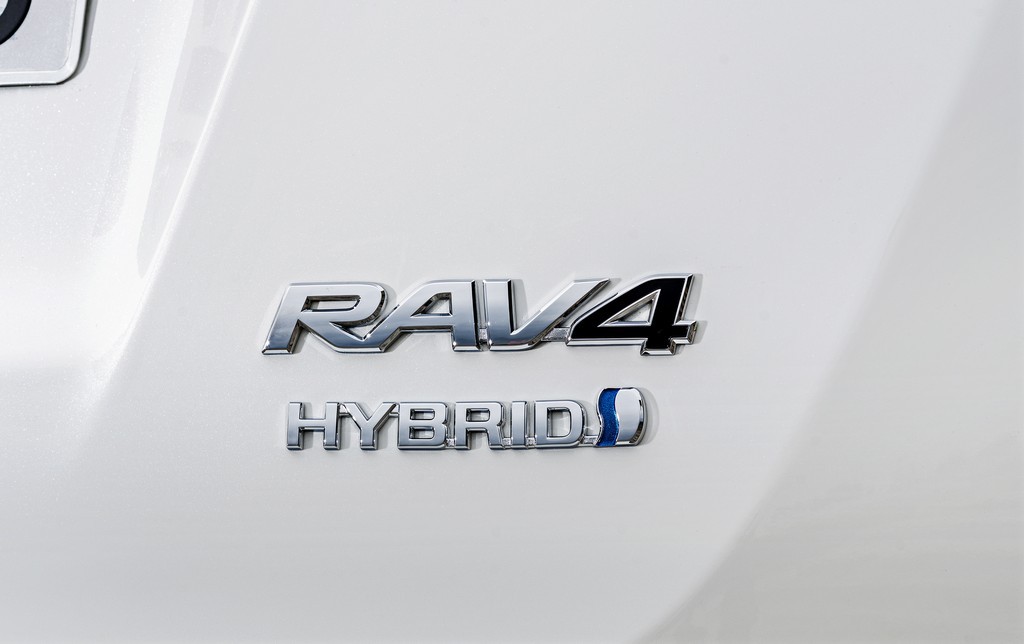 rav4_hybrid_51_sept2015_1