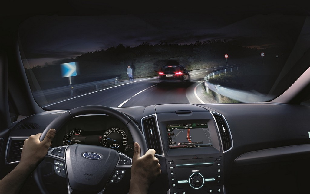 El sistema de iluminación de Ford quiere deslumbrar a todos, excepto a los otros conductores