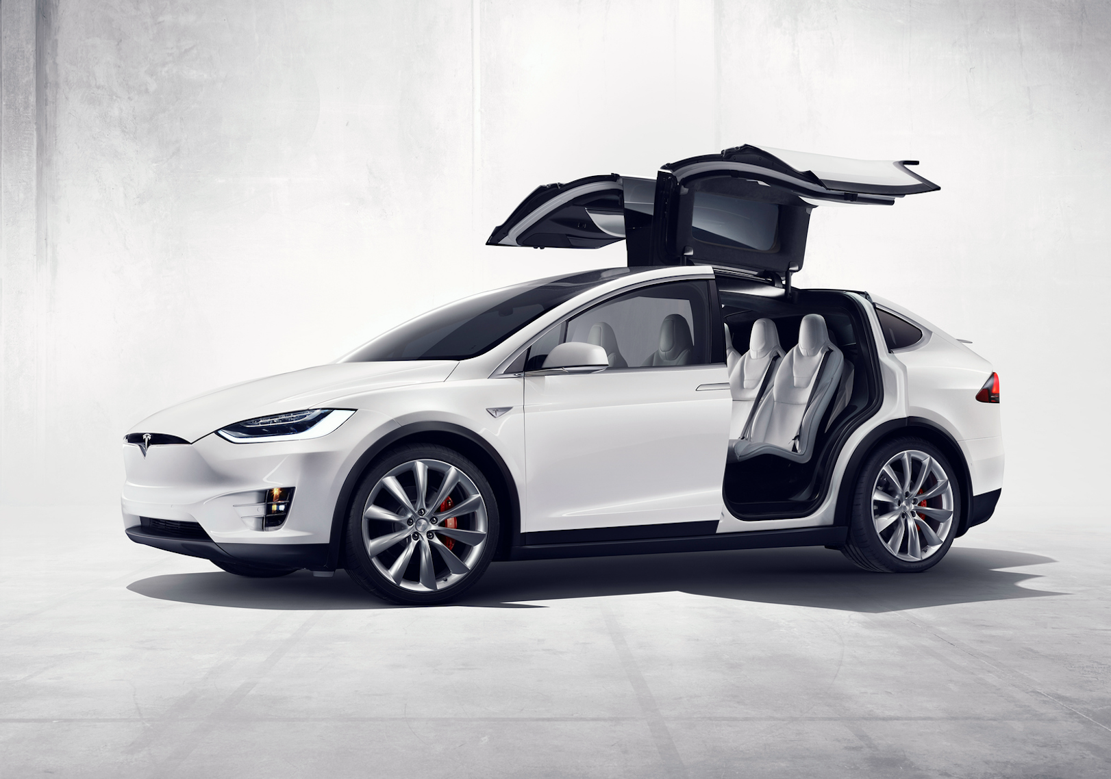 El Tesla Model X sufre su primera llamada a revisión por culpa de la tercera fila de asientos
