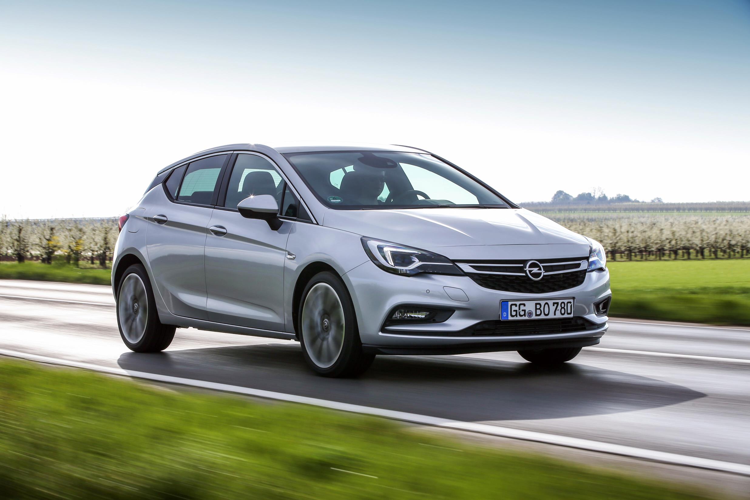 Opel Astra 1.6 CDTI BiTurbo, alta tecnología diésel para el compacto alemán