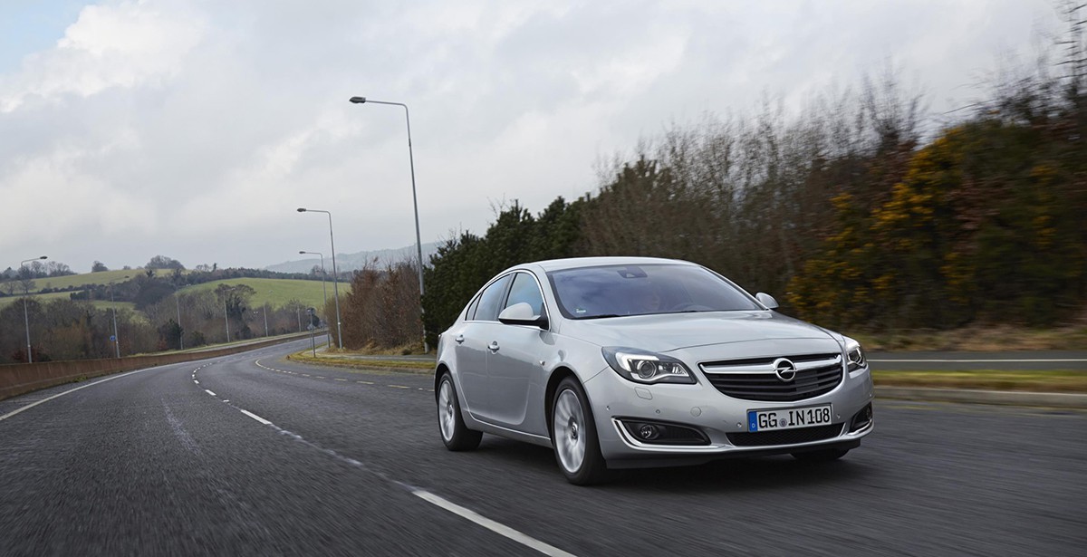 Opel Insignia Innovative Edition, berlina diésel de 136 cv muy equipada por 23.635 euros
