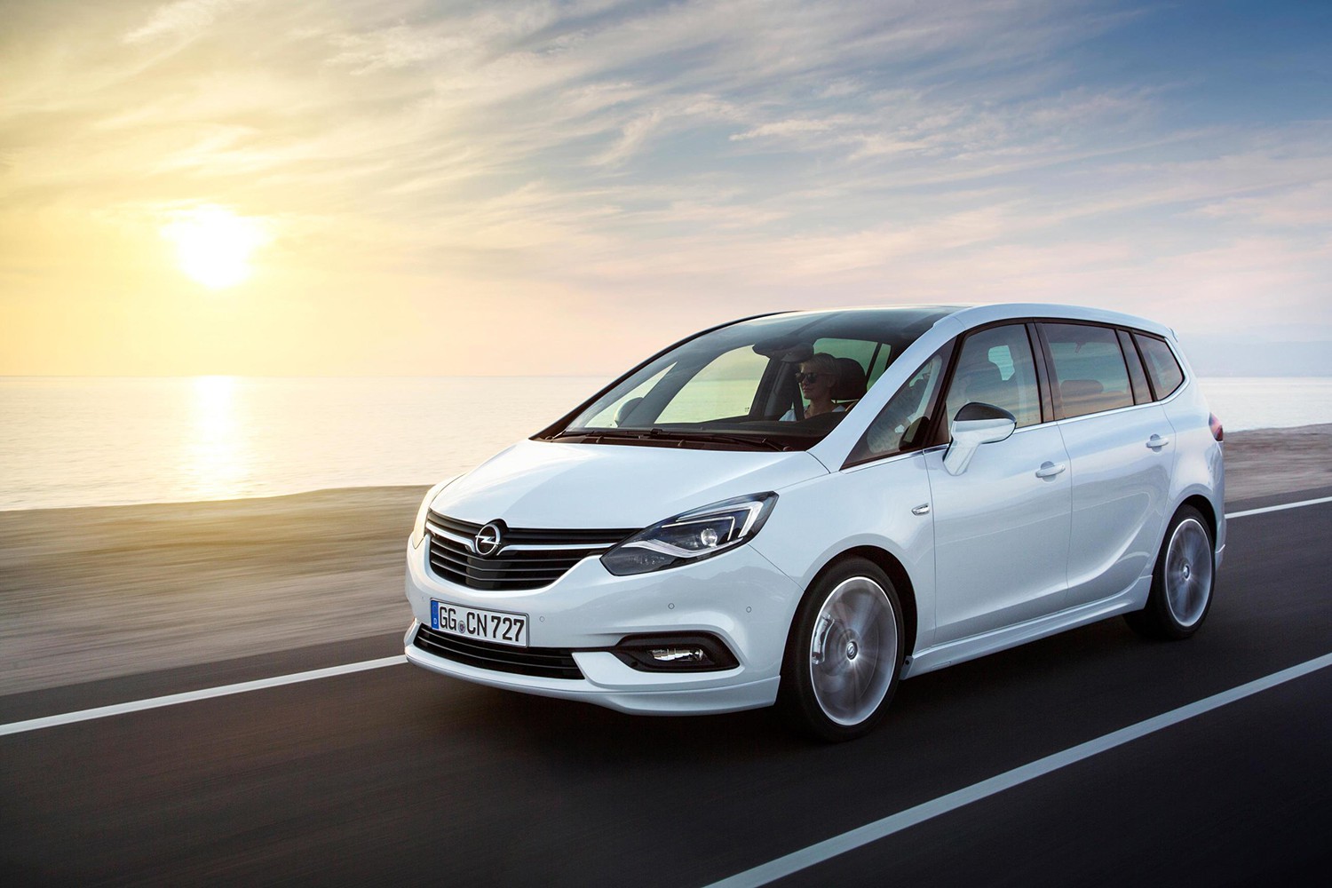 Nuevo Opel Zafira: cambio de look y plus tecnológico