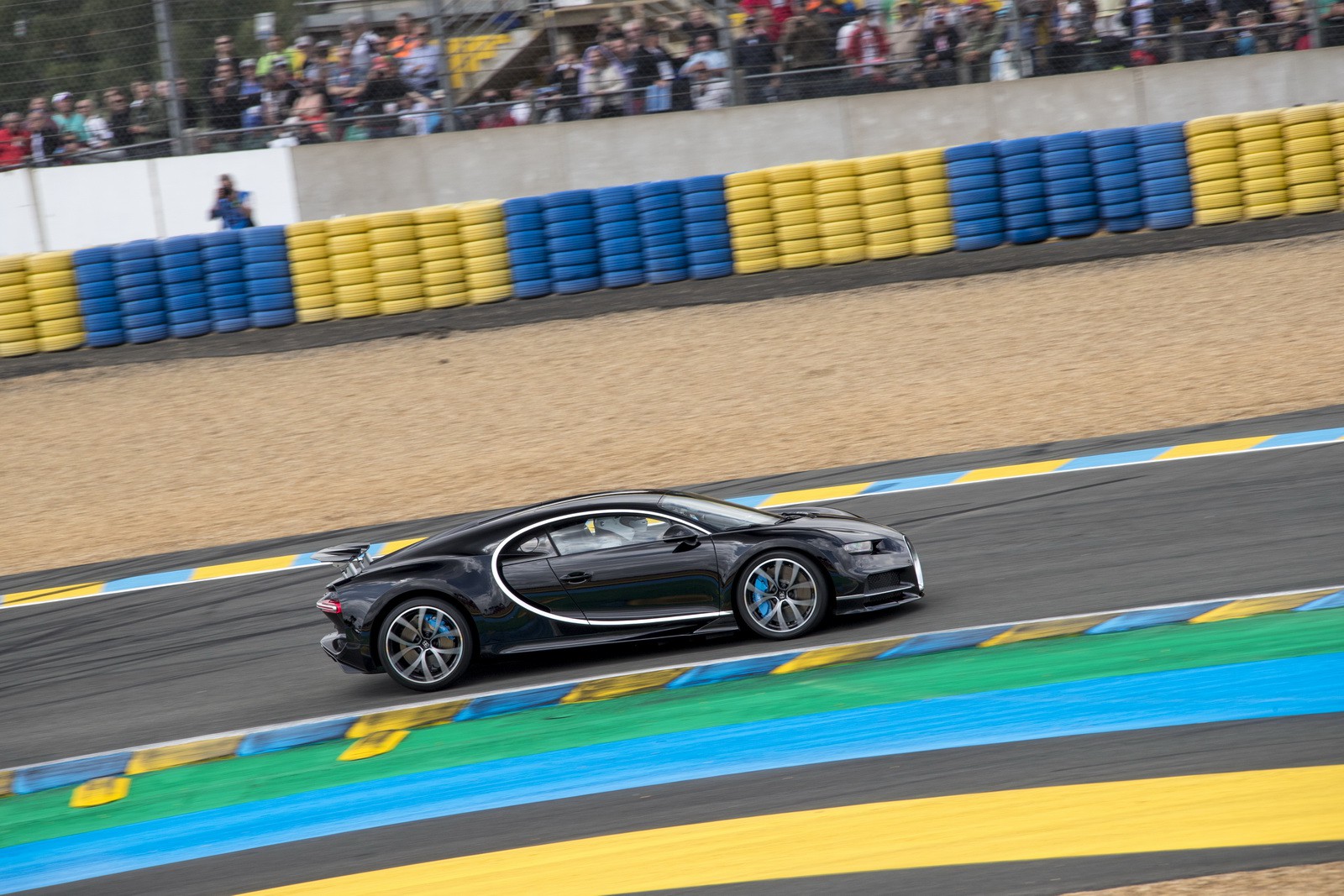 El Bugatti Chiron, en plena acción en el Festival de Goodwood