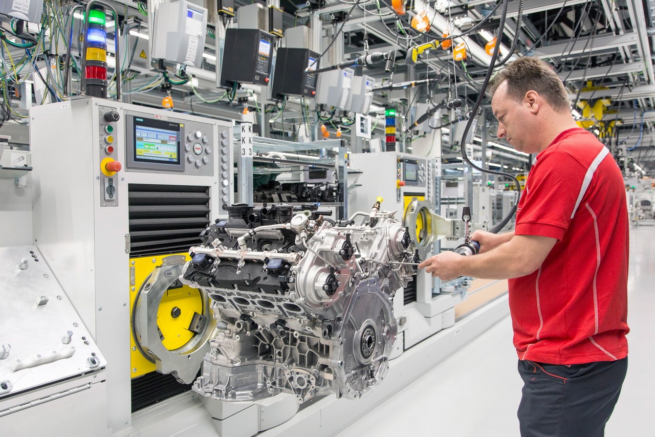 Porsche nos enseña la nueva fábrica de motores V8 que producirá sus potentes propulsores
