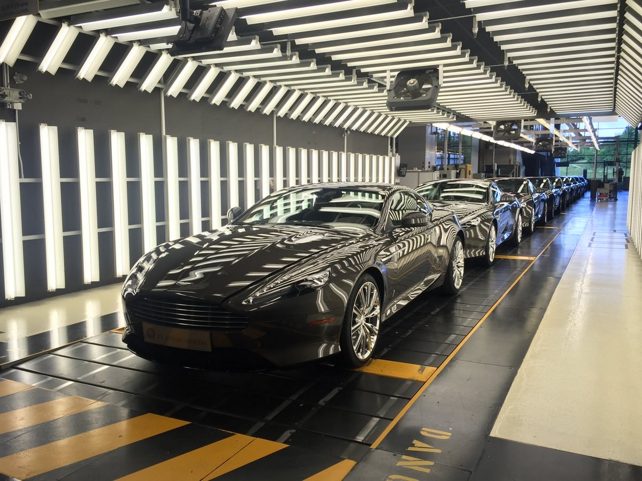 El último Aston Martin DB9 ya ha sido fabricado y se firma su retirada