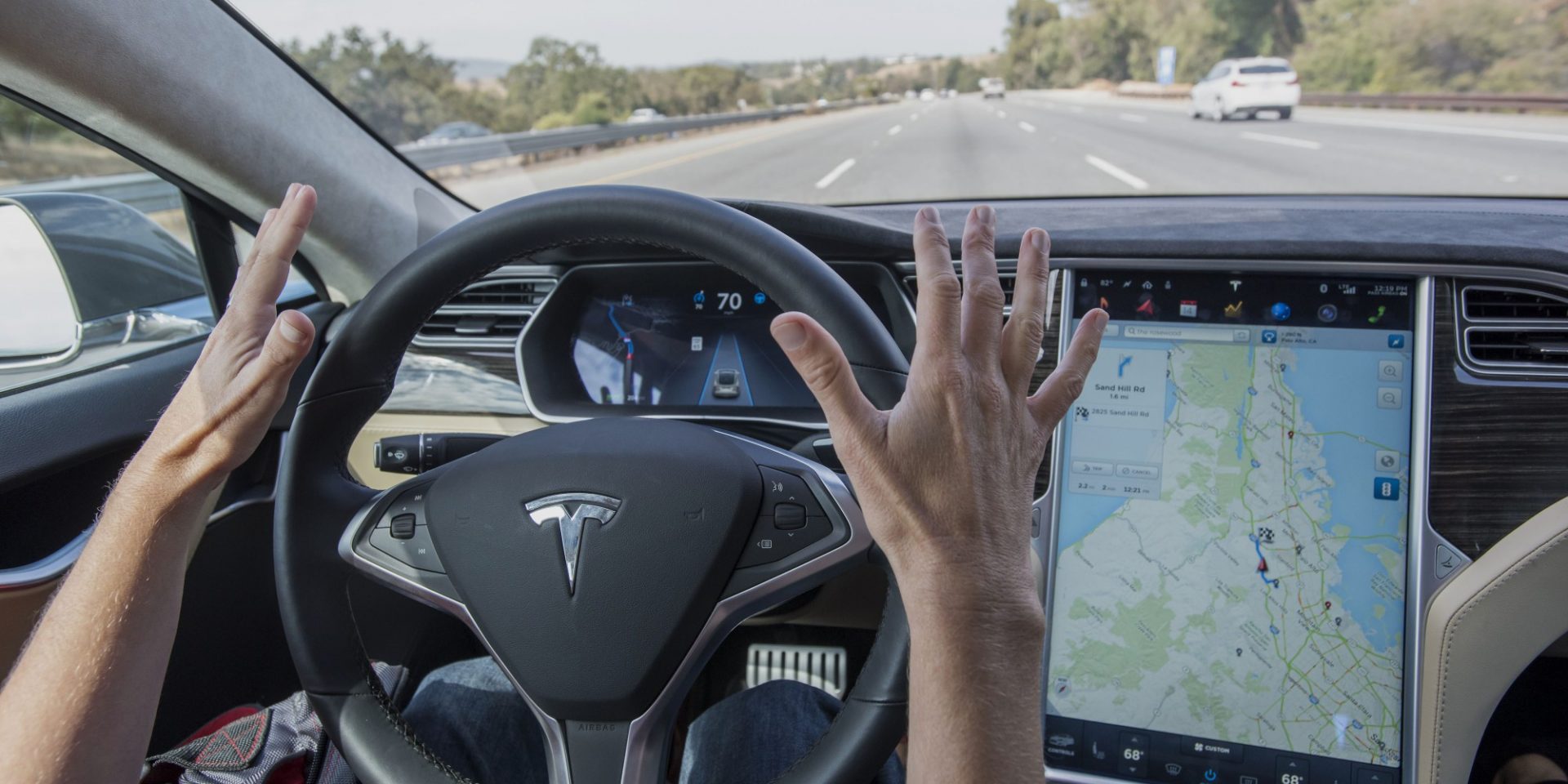 El Autopilot de Tesla, protagonista de nuevo… pero de una manera que nunca te imaginarías