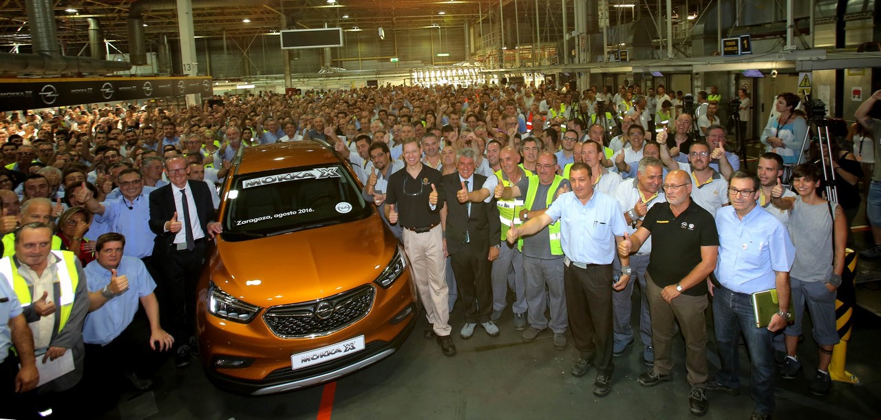 El primer Mokka X sale de la planta de Opel en Zaragoza