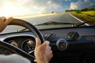 Seguro que tienes alguno de estos malos hábitos al volante y no sabes que pueden causar averías en tu coche