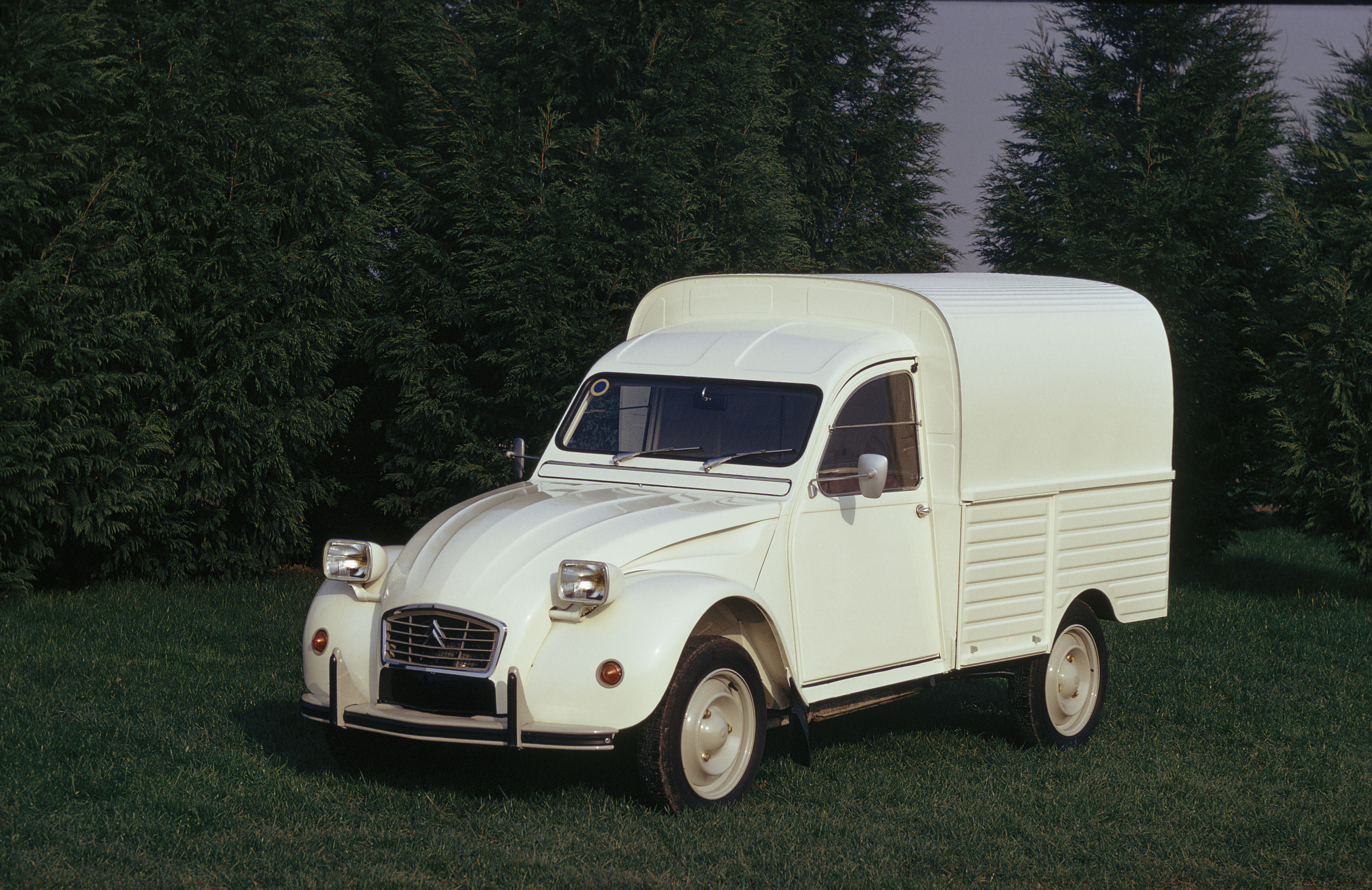 El Citroën 2 CV Furgoneta cumple 65 años, todo un icono