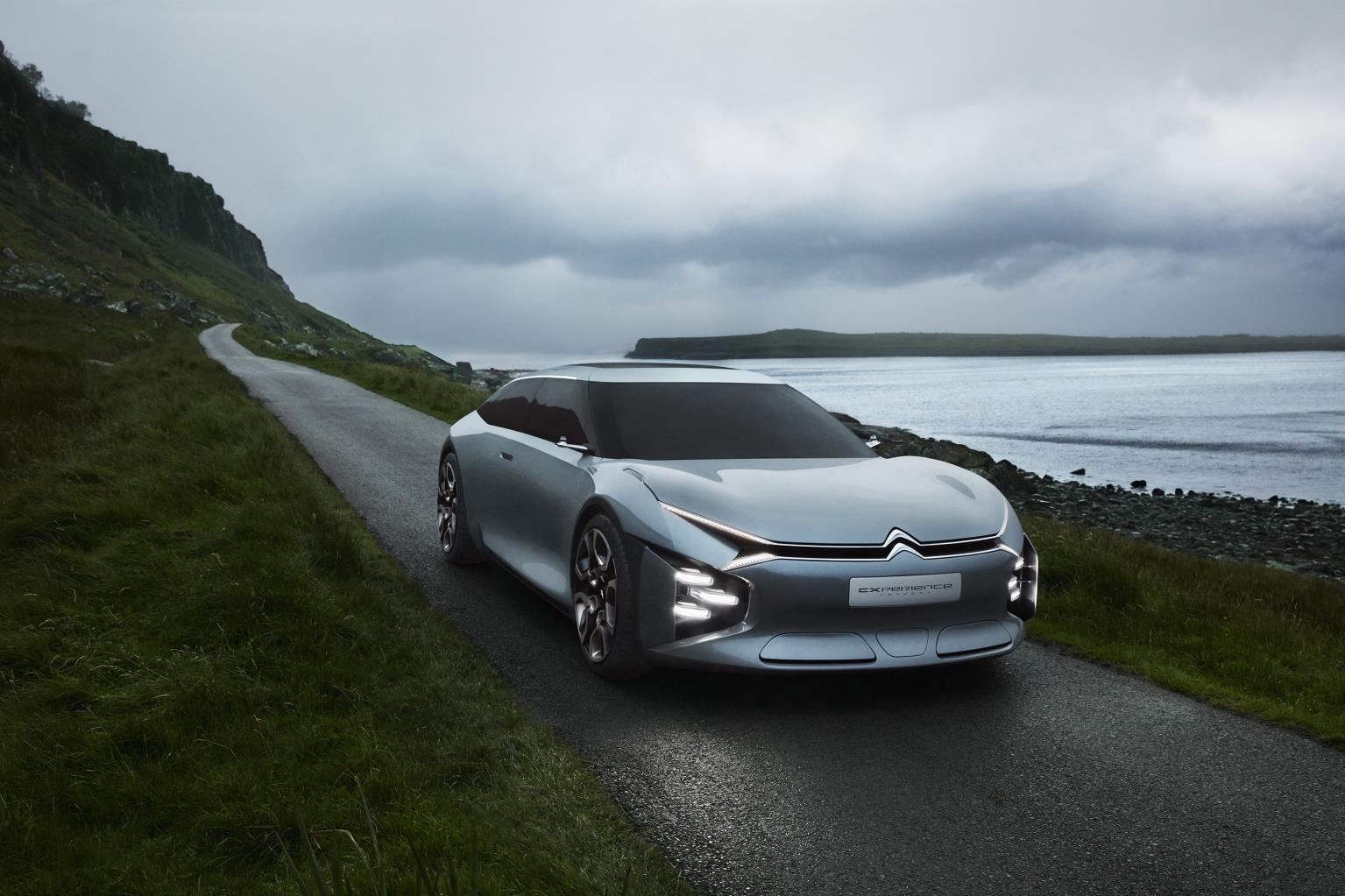 El CXPERIENCE Concept muestra el futuro de las berlinas de alta gama de Citroën