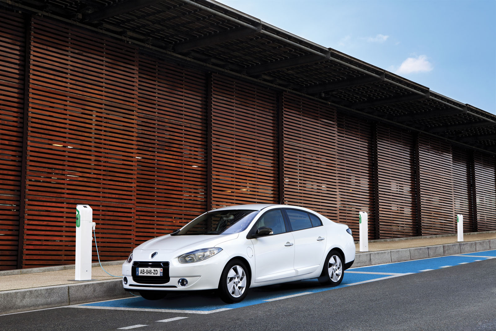Renault celebra la entrega de los primeros 100.000 vehículos eléctricos