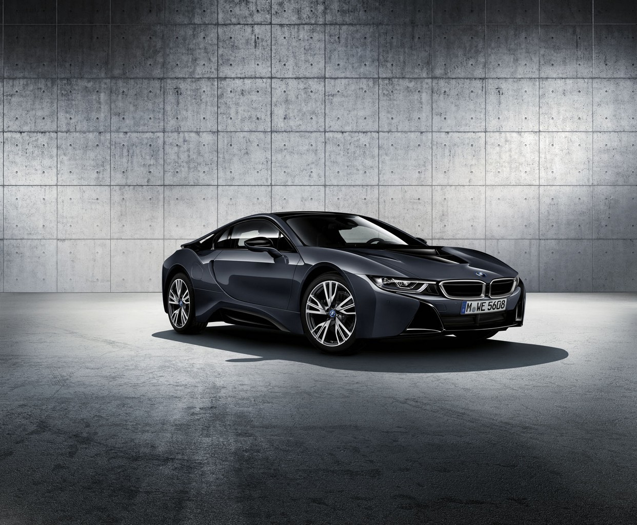 El BMW i8 se vuelve oscuro con la edición Protonic Dark Silver en el Salón de París