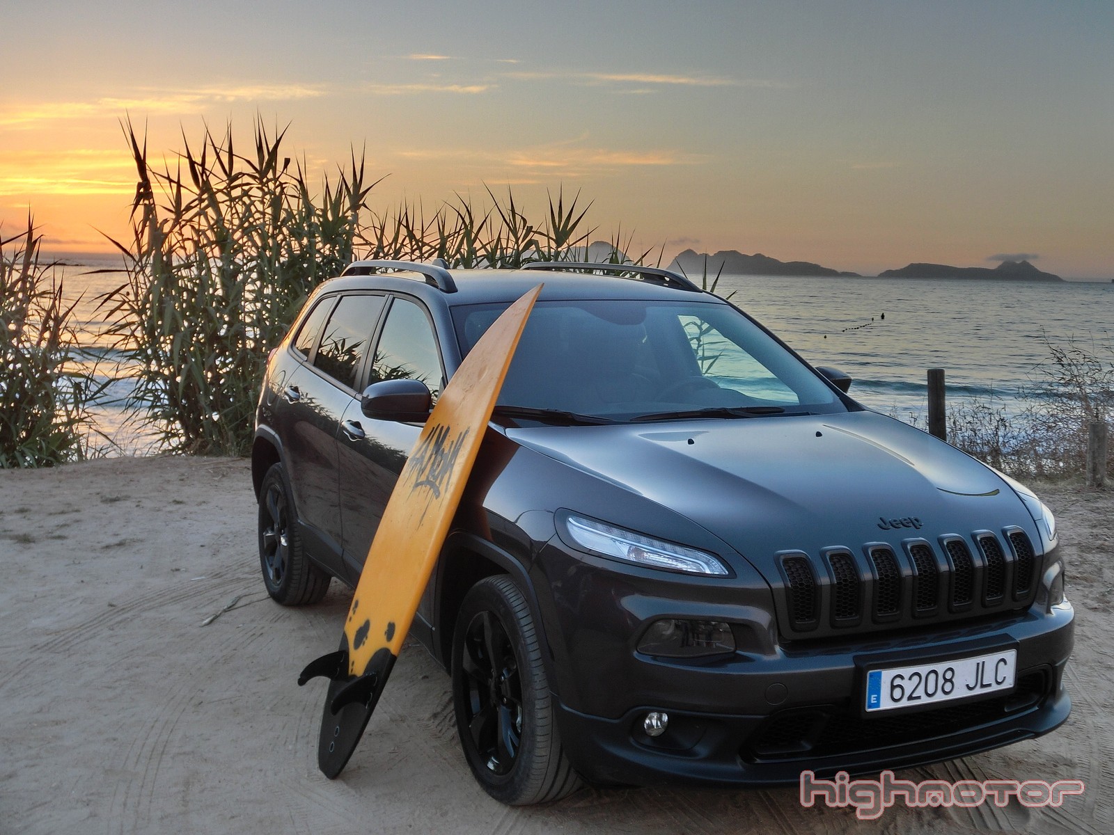 De ruta por las playas para hacer surf en Portugal con el Jeep Cherokee