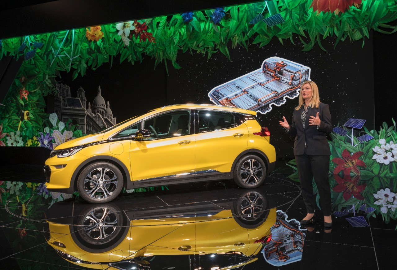 El Opel Ampera-e se desvela en París para ser el urbano eléctrico «para todos»
