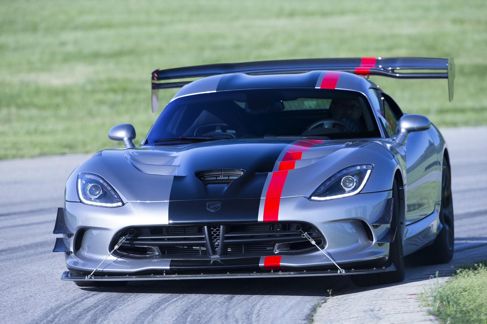 Dodge viper объем двигателя