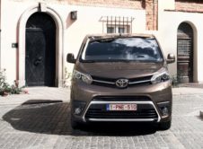 Llega a España la nueva Toyota Proace Verso, te desvelamos sus precios y gama