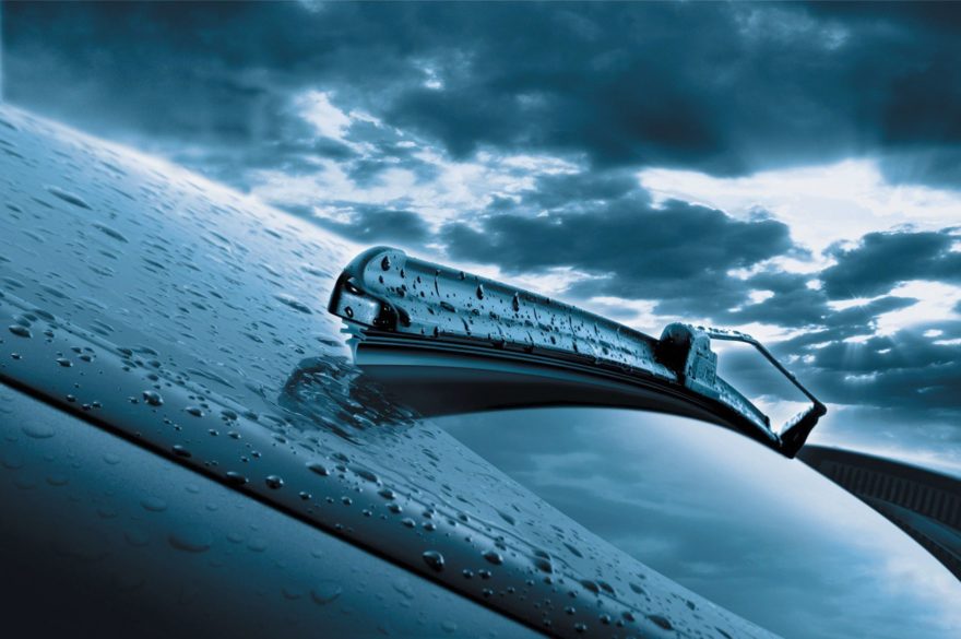 Protege el parabrisas de tu automóvil de la lluvia ácida con esta sencilla  mezcla
