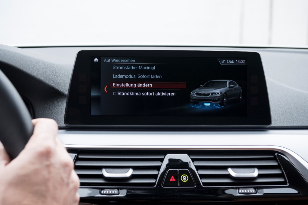BMW presenta BMW Digital Charging Service y su sistema de carga inalámbrica