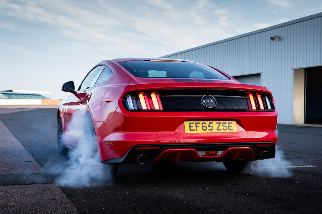 ford-mustang-burnout-1