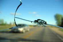 Verano, camiones y malas carreteras, los principales peligros para el parabrisas