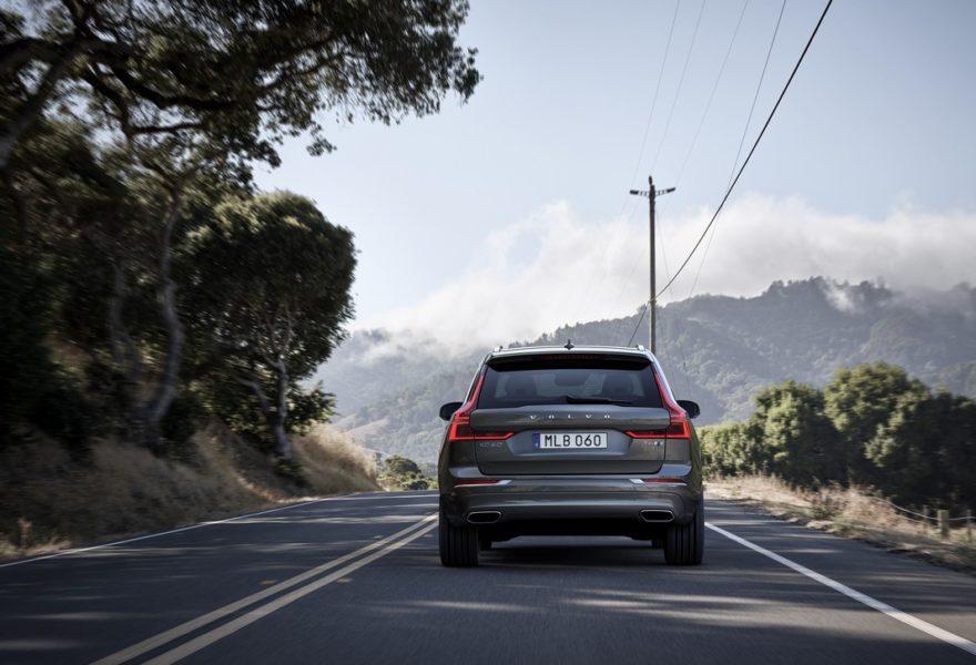 Volvo XC60 T8 frente a BMW X3 30e: duelo de SUV-C híbridos enchufables premium por encima de los 70 km eléctricos