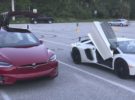 Un Lamborghini Aventador es humillado por un Tesla Model X en una carrera de aceleración