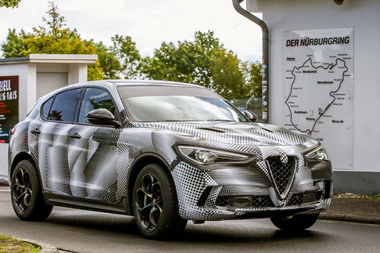 여기에 새로운 Alfa Romeo Stelvio가 있습니다.