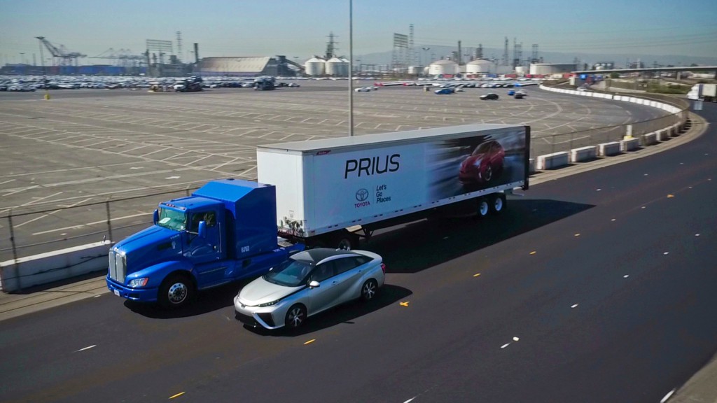 Toyota y su camión con pila de combustible comienzan las pruebas en carretera con transportes reales