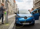 La solución a la recarga de coches eléctricos: farolas como puntos de carga