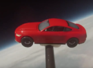 Elon Musk no ha sido el primero en enviar un coche al espacio: estos jóvenes se le adelantaron con un Ford Mustang… de juguete
