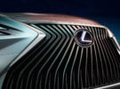 El Lexus ES se enseña parcialmente antes de su presentación en el Salón de Pekín