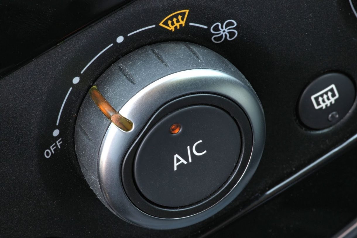 How much does it cost to recharge a car's air conditioning?