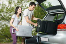 No pongas las maletas en la parte trasera del coche… ¡Te pueden multar!