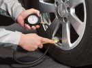 Aprende a medir la presión de tus neumáticos como es debido