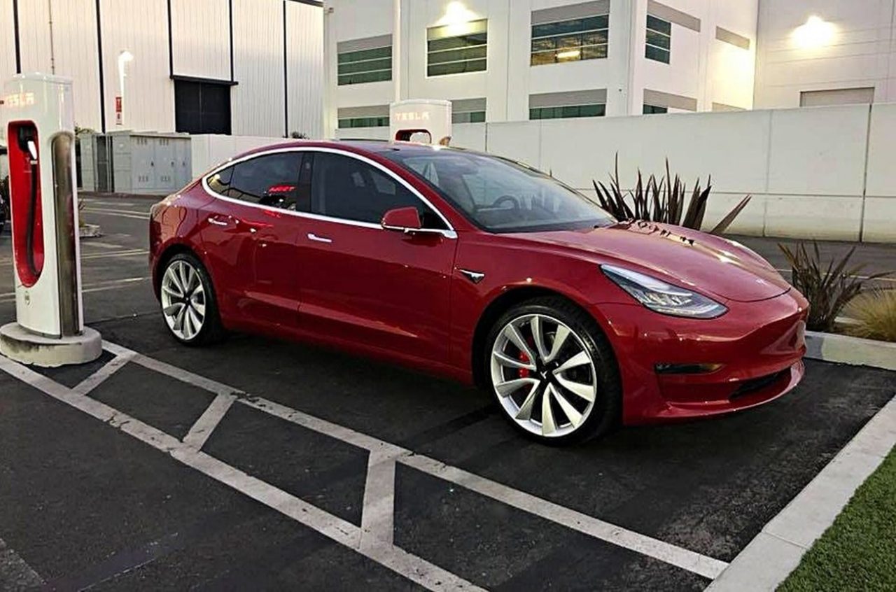 Tesla Model 3 Standard: これらは「廉価版」の機能です